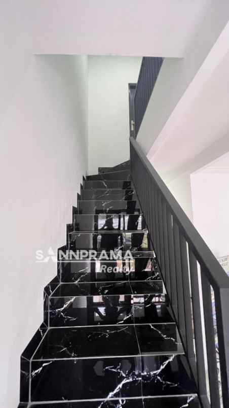dijual rumah lewinanggung tapos depok