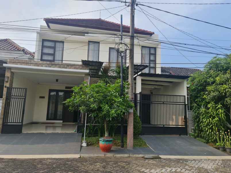 dijual rumah lokasi di perumahan araya kota malang
