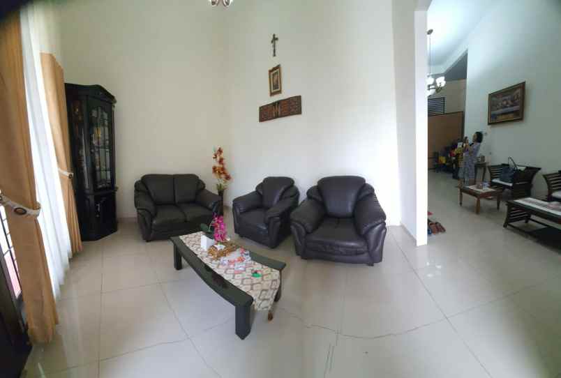 dijual rumah lokasi di perumahan araya kota malang