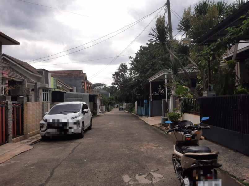 dijual rumah luas asri posisi hook via lelang