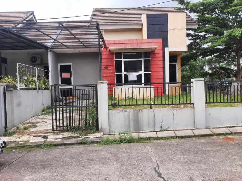 dijual rumah luas asri posisi hook via lelang