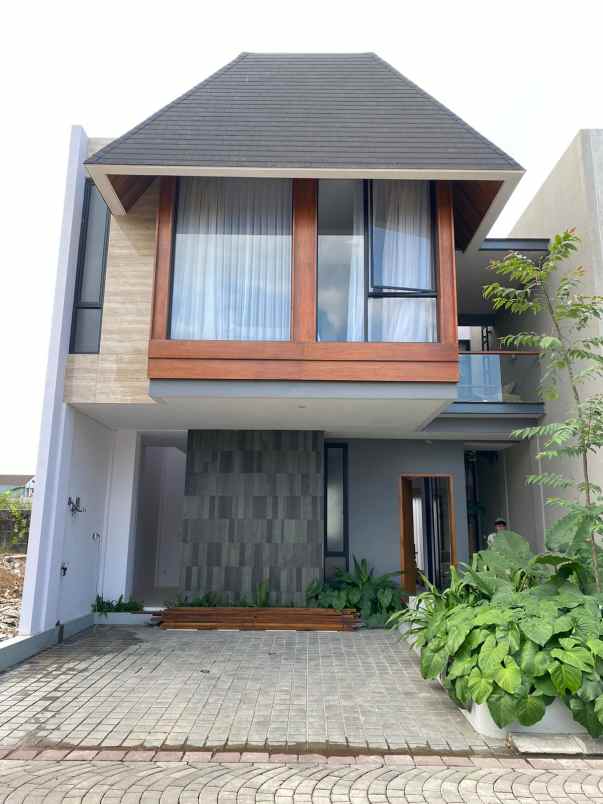 dijual rumah maguwoharjo depok sleman