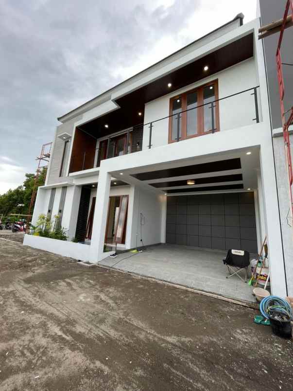 dijual rumah maguwoharjo depok sleman