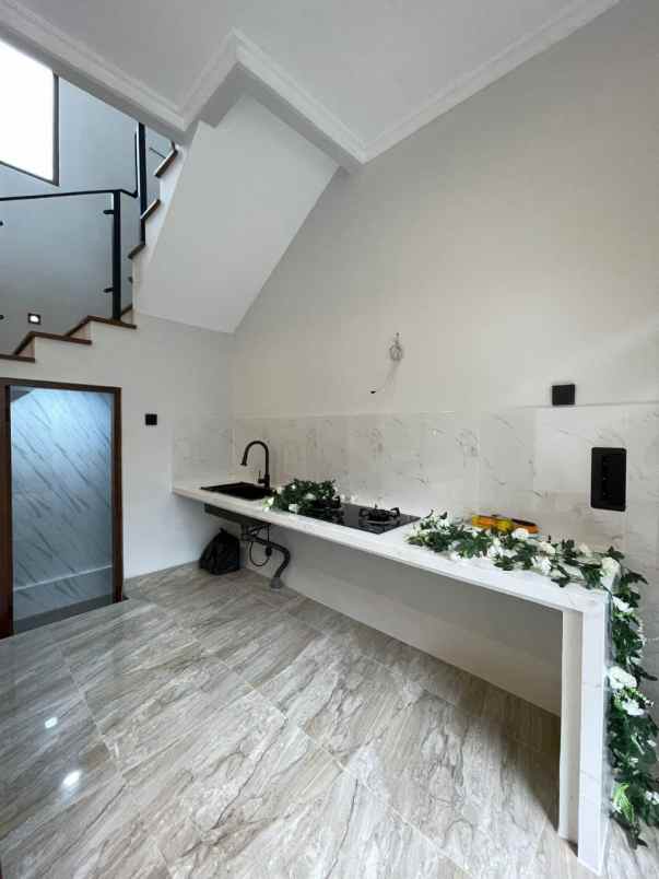 dijual rumah maguwoharjo depok sleman