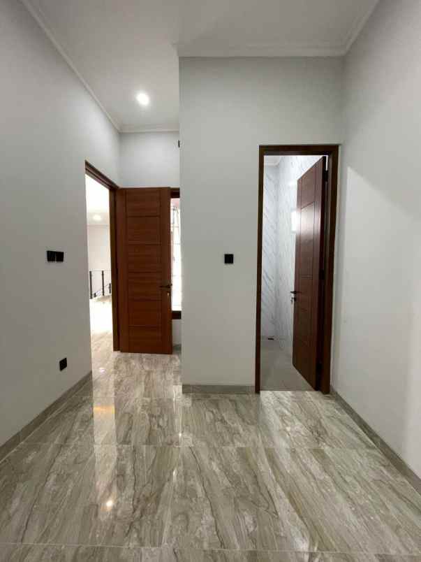 dijual rumah maguwoharjo depok sleman