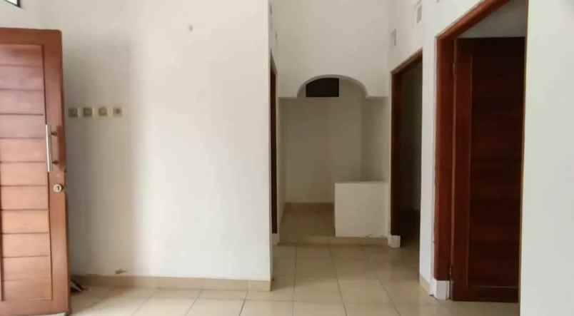 dijual rumah mantrijeron