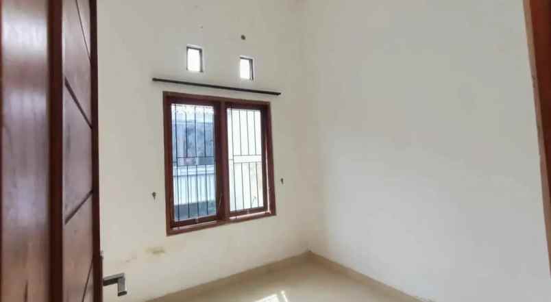 dijual rumah mantrijeron