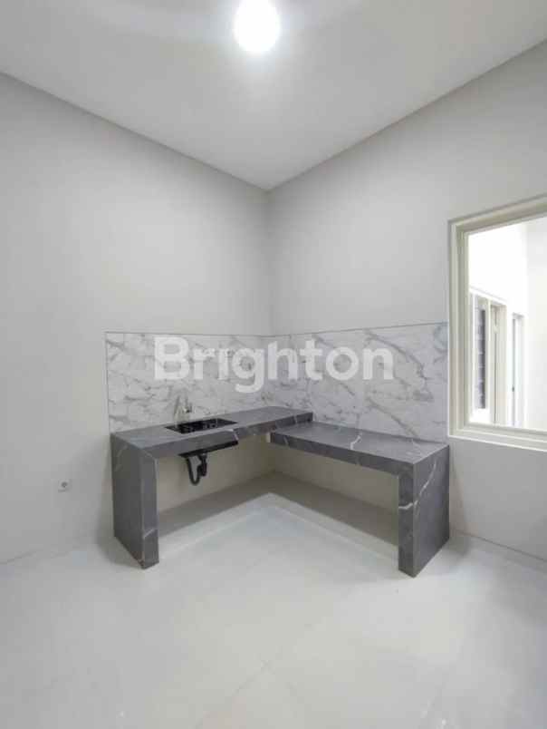 dijual rumah manyar kertoadi