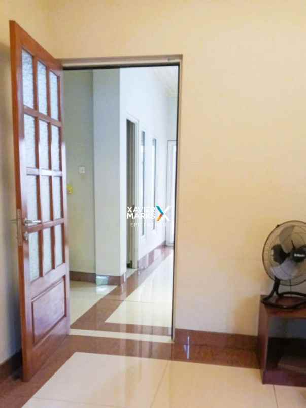 dijual rumah manyar rejo