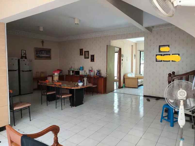 dijual rumah manyar tirtoyoso