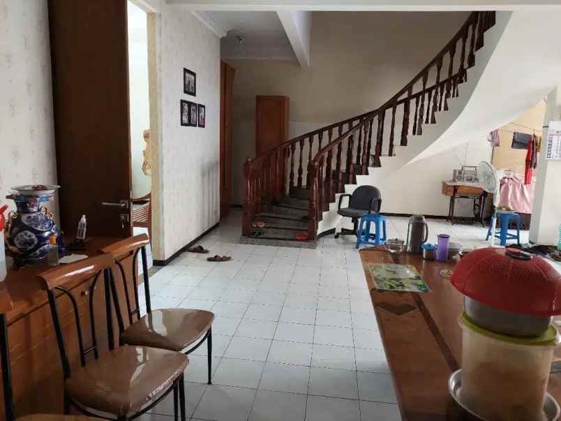 dijual rumah manyar tirtoyoso