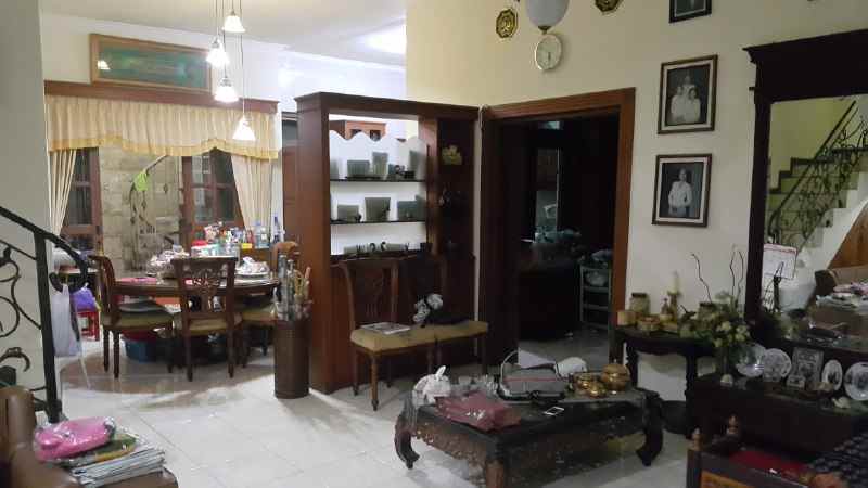 dijual rumah manyar tirtoyoso utara