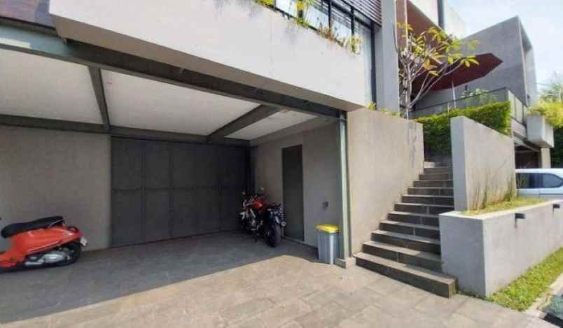 dijual rumah mayang residence