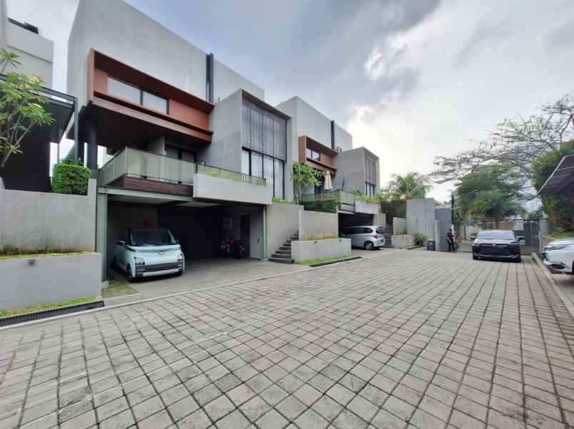 dijual rumah mayang residence