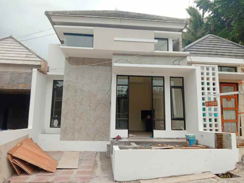 dijual rumah mertoyudan