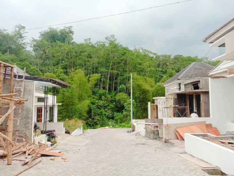 dijual rumah mertoyudan