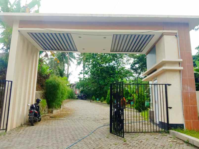 dijual rumah mertoyudan