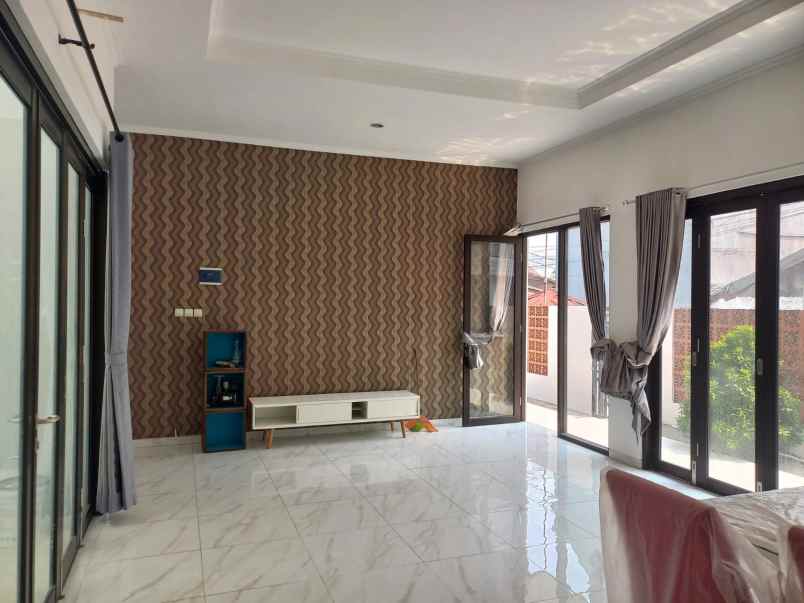 dijual rumah meruya jakarta barat