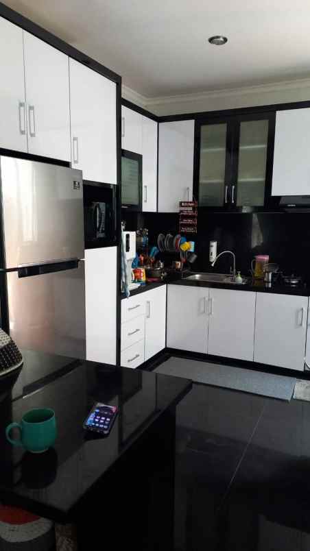 dijual rumah metland transyogi