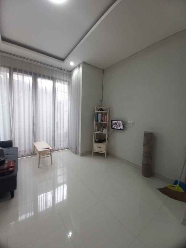 dijual rumah mewah permata jingga suhat kota malang