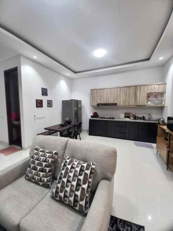 dijual rumah mewah permata jingga suhat kota malang