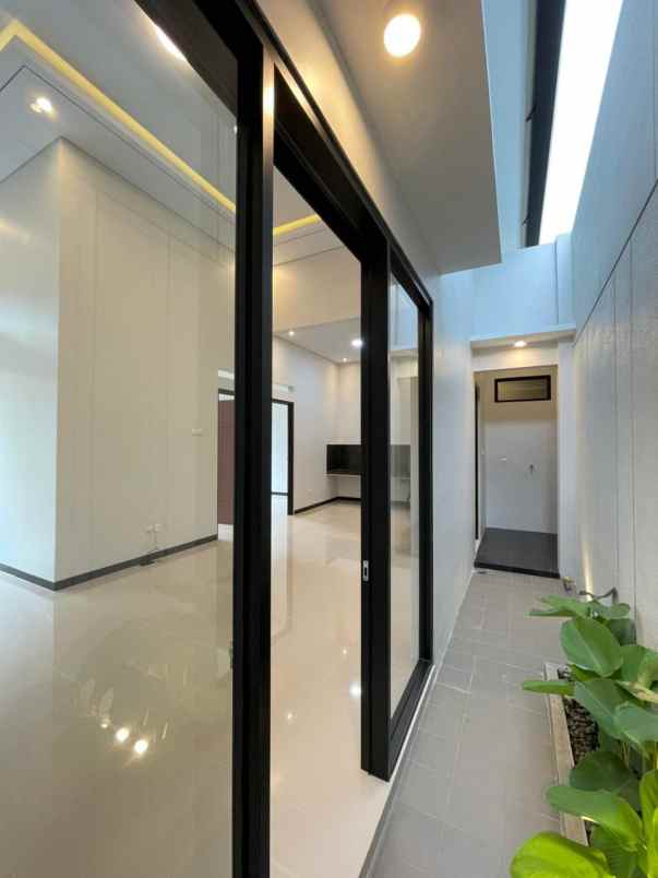 dijual rumah mindi jl besi jangkang