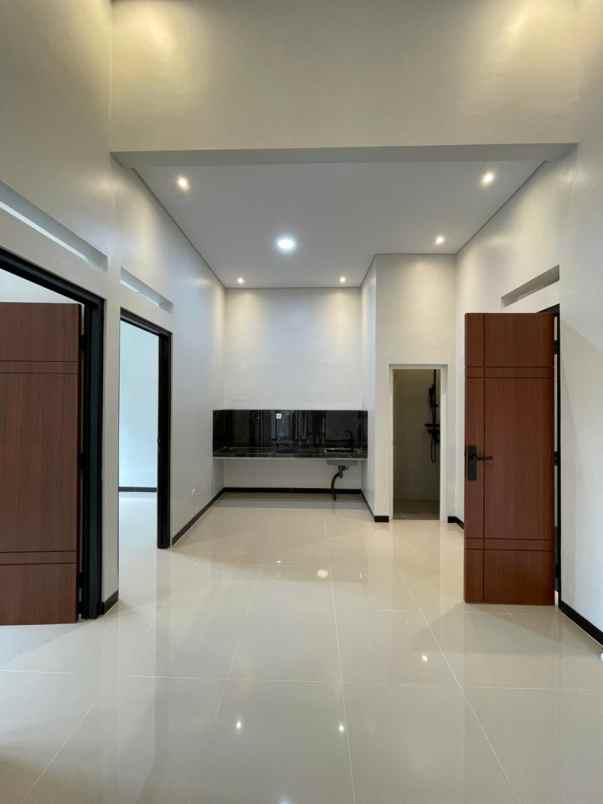 dijual rumah mindi jl besi jangkang