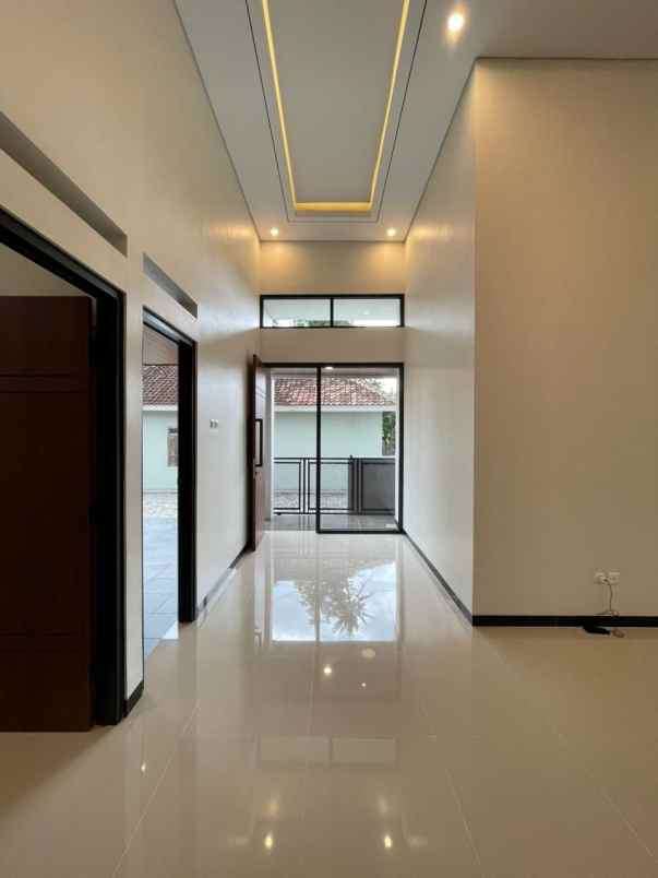 dijual rumah mindi jl besi jangkang