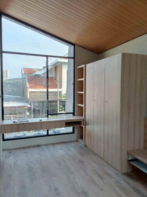 dijual rumah mulyosari