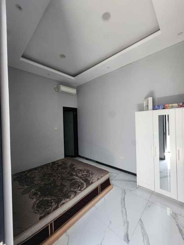 dijual rumah mulyosari utara