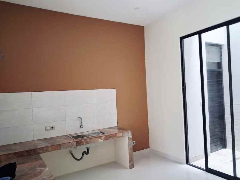 dijual rumah new minimalis di perum manyar jaya