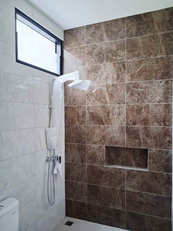 dijual rumah new minimalis di perum manyar jaya