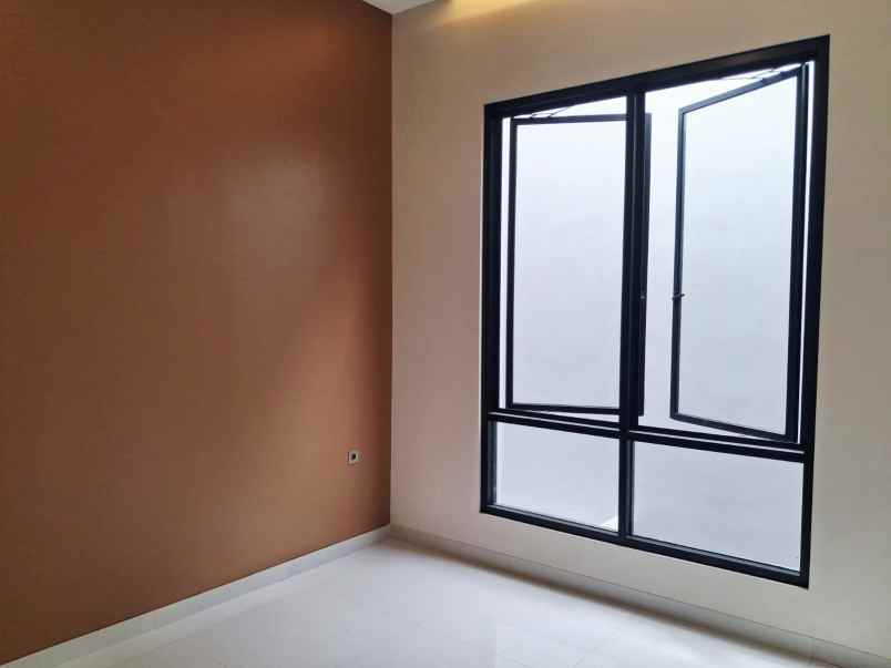 dijual rumah new minimalis di perum manyar jaya