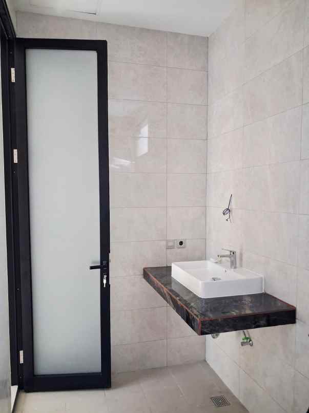 dijual rumah new minimalis di perum manyar jaya