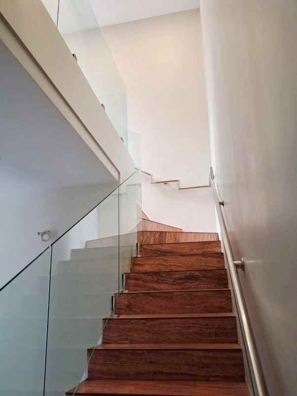 dijual rumah new minimalis di perum manyar jaya