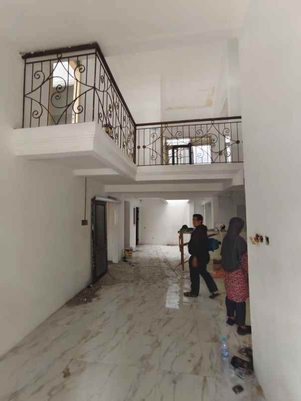 dijual rumah nginden intan