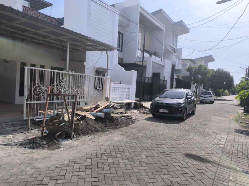 dijual rumah nginden intan