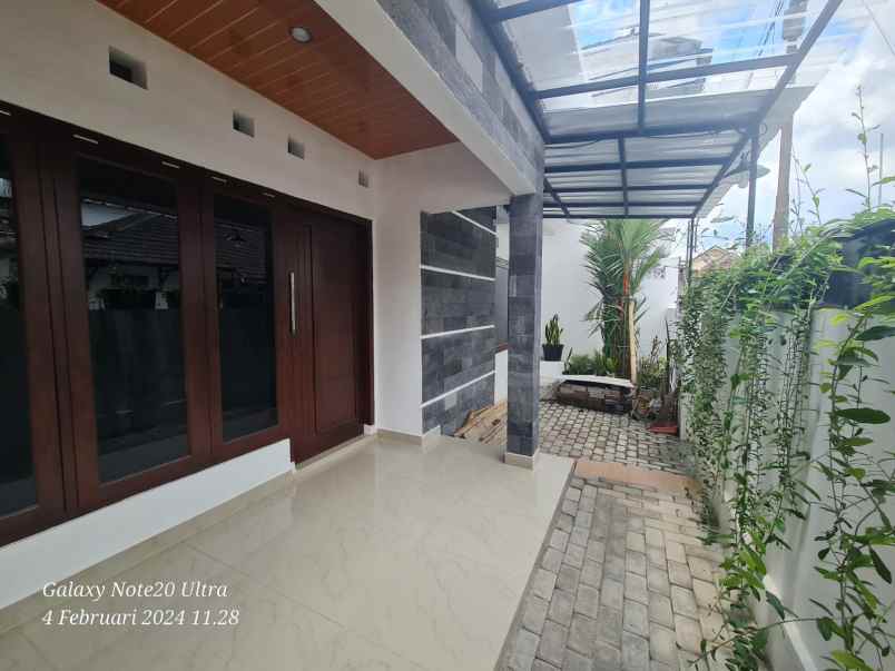 dijual rumah nogotirto