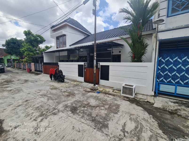 dijual rumah nogotirto