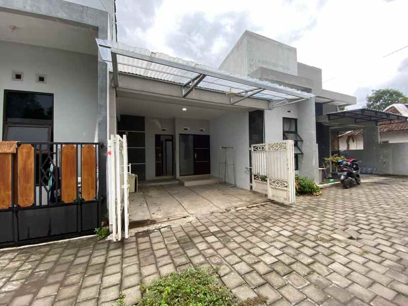 dijual rumah nroseng geneng prambanan