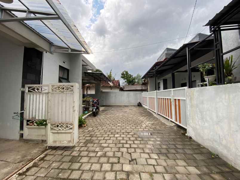 dijual rumah nroseng geneng prambanan