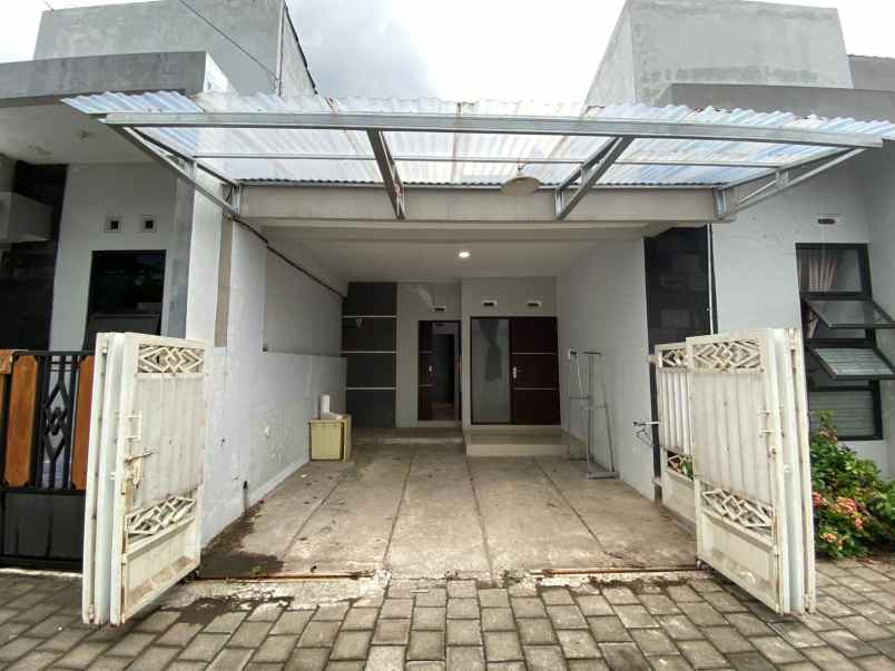 dijual rumah nroseng geneng prambanan