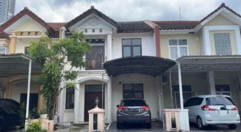 dijual rumah pakuwon city