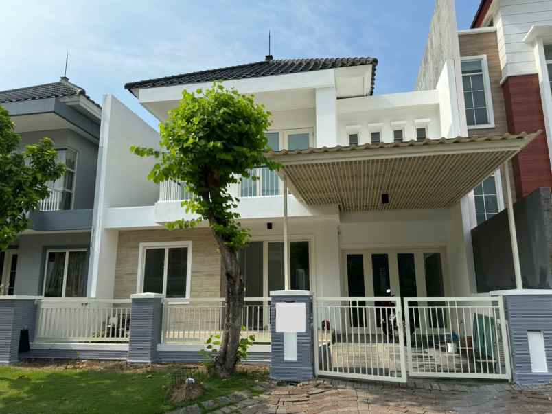 dijual rumah pakuwon city