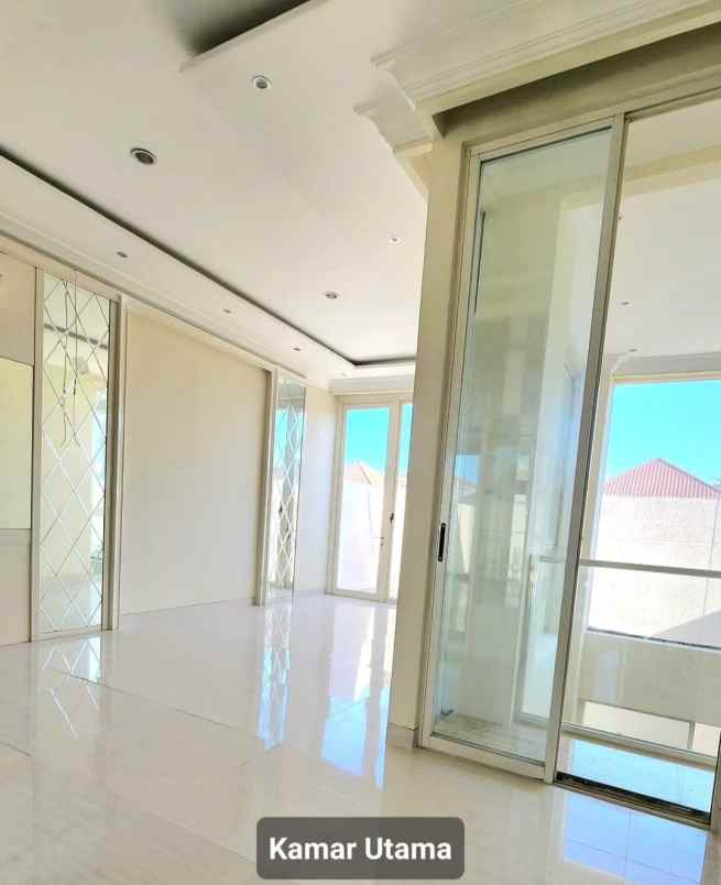 dijual rumah pakuwon indah la riz golf