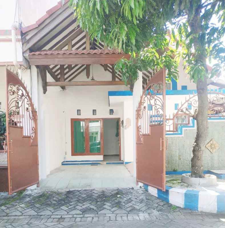 dijual rumah pantai mentari surabaya