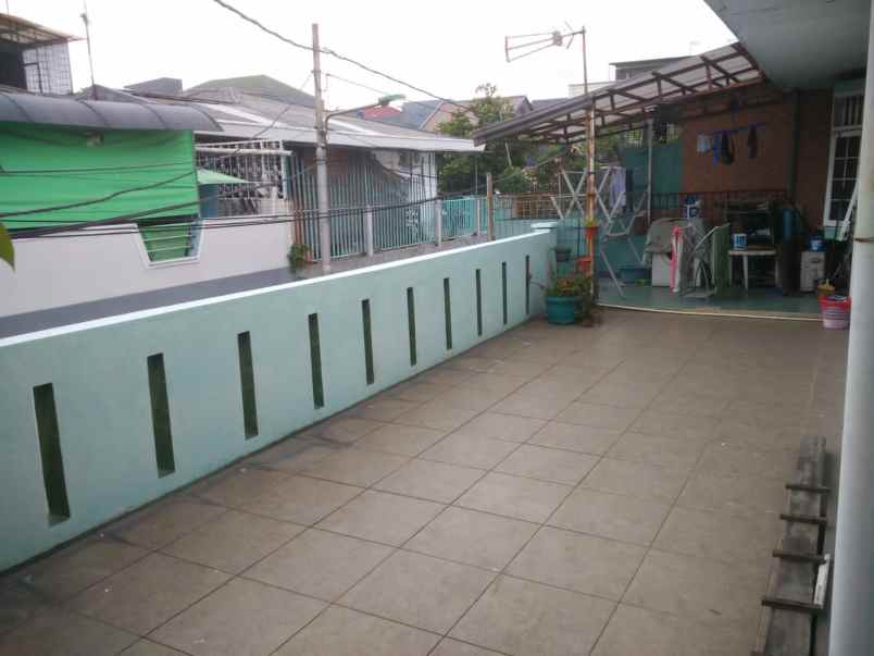 dijual rumah permata biru