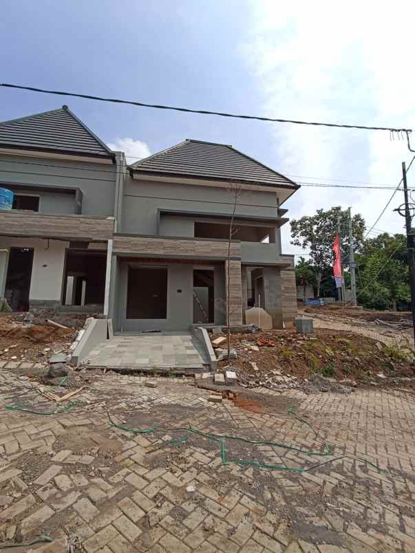 dijual rumah permata garden regency 2