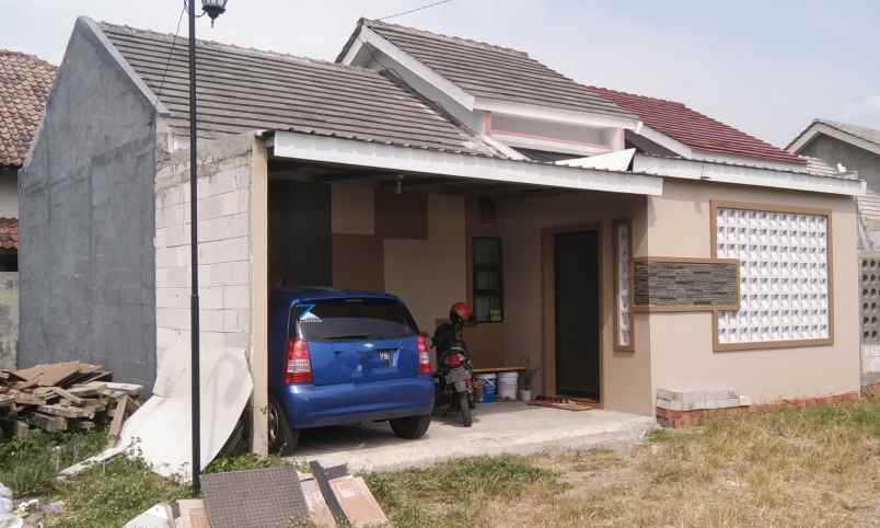 dijual rumah perum de griya land b 18