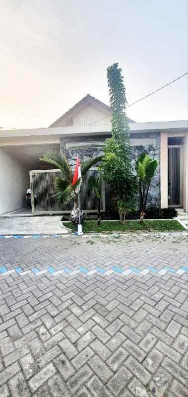 dijual rumah perum taman surya kencana